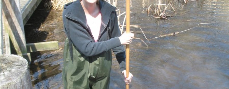 Volunteer Student Benthic Sampling